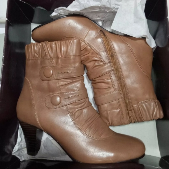 MG Shoes - MG' new Ankle Boots, Light Brown, Leather Upper, Size 7,in original box